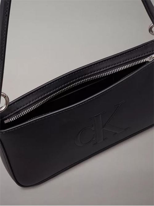 SCULPTED SHOULDER POUCH25 DEBOSS CALVIN KLEIN JEANS | K60K612725/BEH